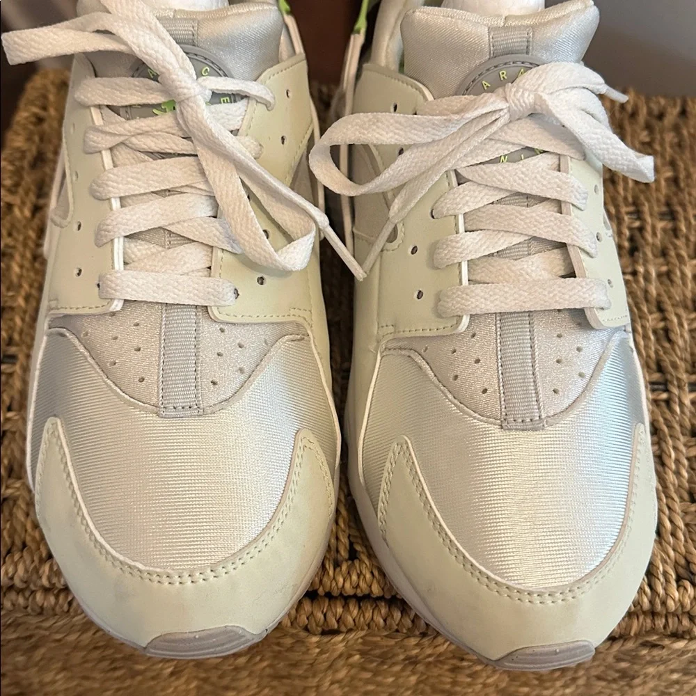 Nike Youth Hurache Run 2.0 GS Sea Glass Lime Blast 6.5Y caged heel Sneakers